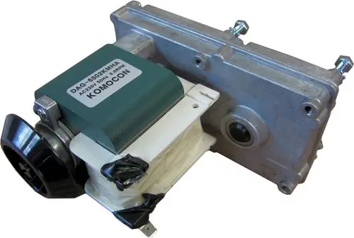 Bosch Getriebemotor mit einem Elektromotor und einem Gehäuse aus Metall. Auf der Oberfläche sind technische Spezifikationen zu erkennen.